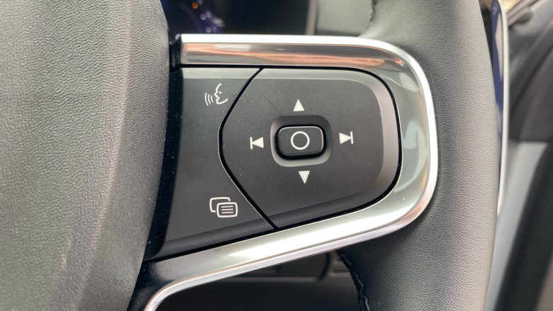 Volvo XC40 2.0 B3P Ultra Dark 5dr Auto Petrol Estate